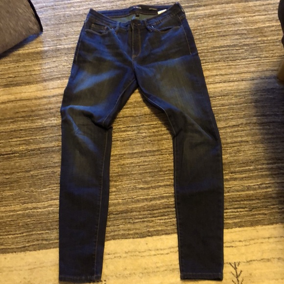 Skinny jeans, barely worn - Picture 6 of 6